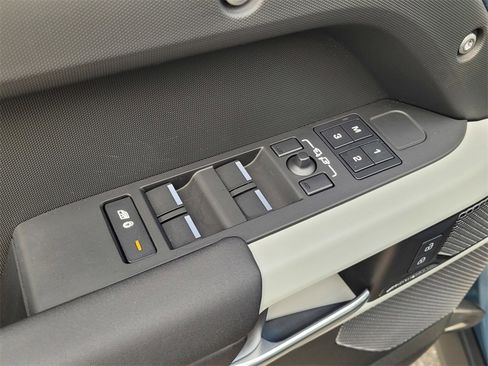 Used 2024 Land Rover Defender 110 S image 19
