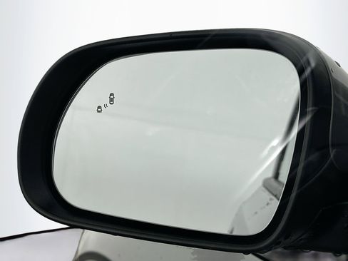Used 2025 Kia Soul LX w/ LX Technology Package FWD image 16