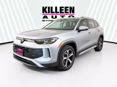 New 2025 Volkswagen Tiguan SE image 3