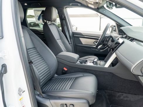 Used 2025 Land Rover Discovery Sport Dynamic SE image 19