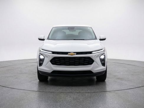 Used 2025 Chevrolet Equinox LT image 2