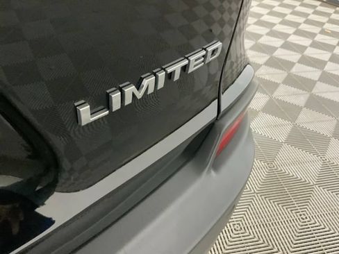 Used 2019 Jeep Cherokee Limited w/ Luxury Group AWD/4WD image 13