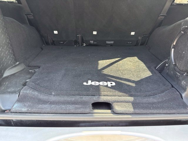 Used 2013 Jeep Wrangler Unlimited Sahara w/ Connectivity Group AWD/4WD image 10