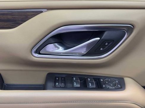 Used 2023 Chevrolet Suburban Premier image 22