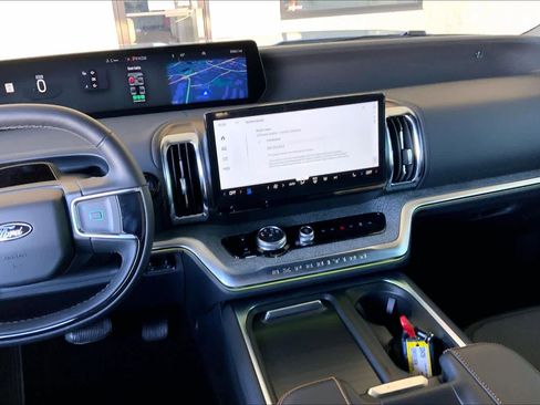 Used 2025 Ford Expedition Tremor image 7