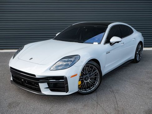 Certified 2025 Porsche Panamera Turbo image 1