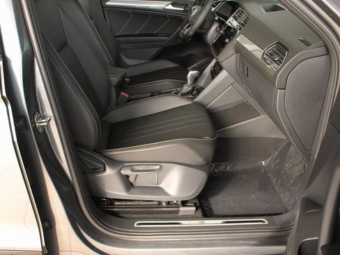 Used 2024 Volkswagen Tiguan SE R-Line image 36