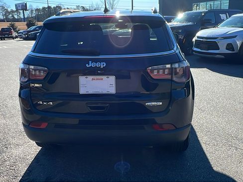 Used 2024 Jeep Compass Latitude image 9