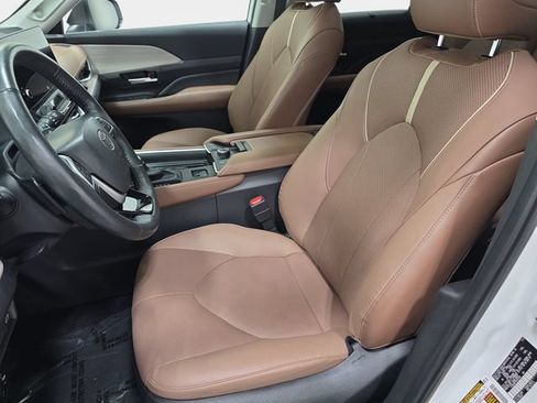 Certified 2024 Toyota Grand Highlander AWD image 11