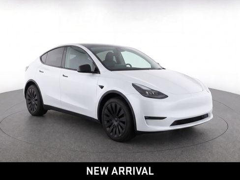 Used 2022 Tesla Model Y Long Range AWD/4WD image 2