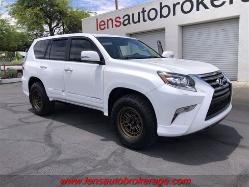 Used 2017 Lexus GX 460 Luxury w/ Preferred Accessory Package AWD/4WD image 3