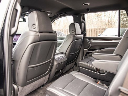 Used 2025 Cadillac Escalade Luxury image 34