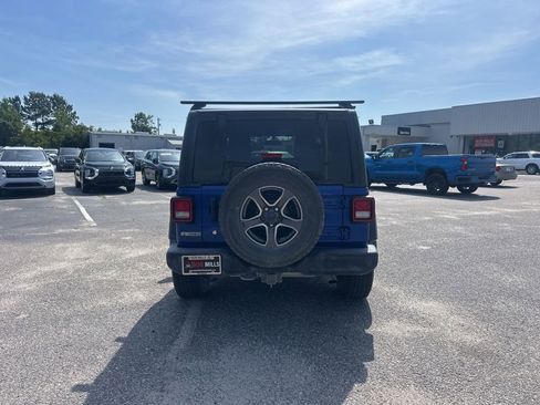 Used 2018 Jeep Wrangler Sport AWD/4WD image 4