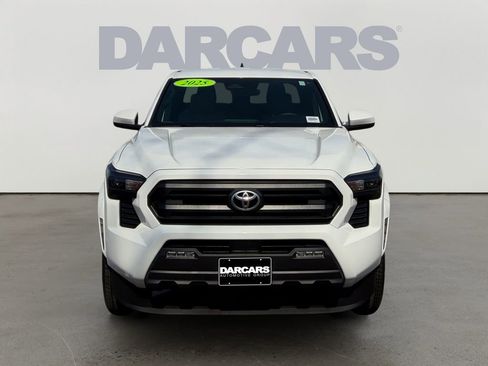 Used 2025 Toyota Tacoma SR5 image 2