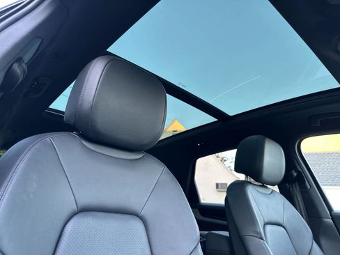 Used 2025 Porsche Cayenne image 18