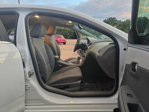 Used 2011 Chevrolet Malibu LS image 26