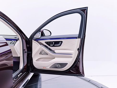Used 2024 Mercedes-Benz S 63 AMG S image 32