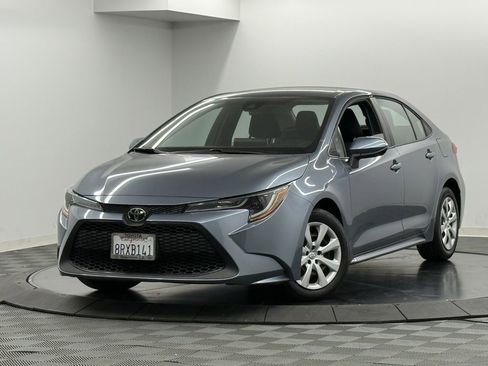 Used 2020 Toyota Corolla LE image 2