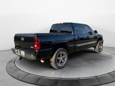 Used 2004 GMC Sierra 1500 SLT w/ Off-Road Package AWD/4WD image 5