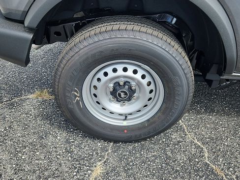 New 2025 Ford Bronco Base image 5