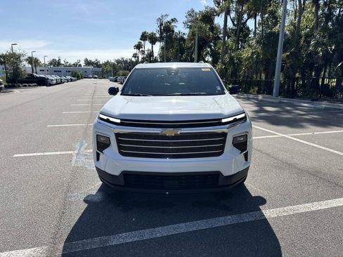 Used 2026 Chevrolet Traverse LT w/ Driver Confidence Package FWD image 8
