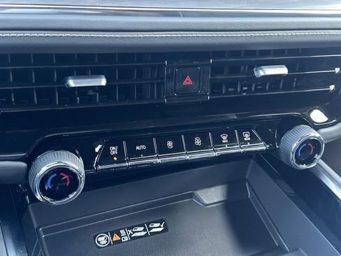 New 2025 Chevrolet Suburban Premier image 10