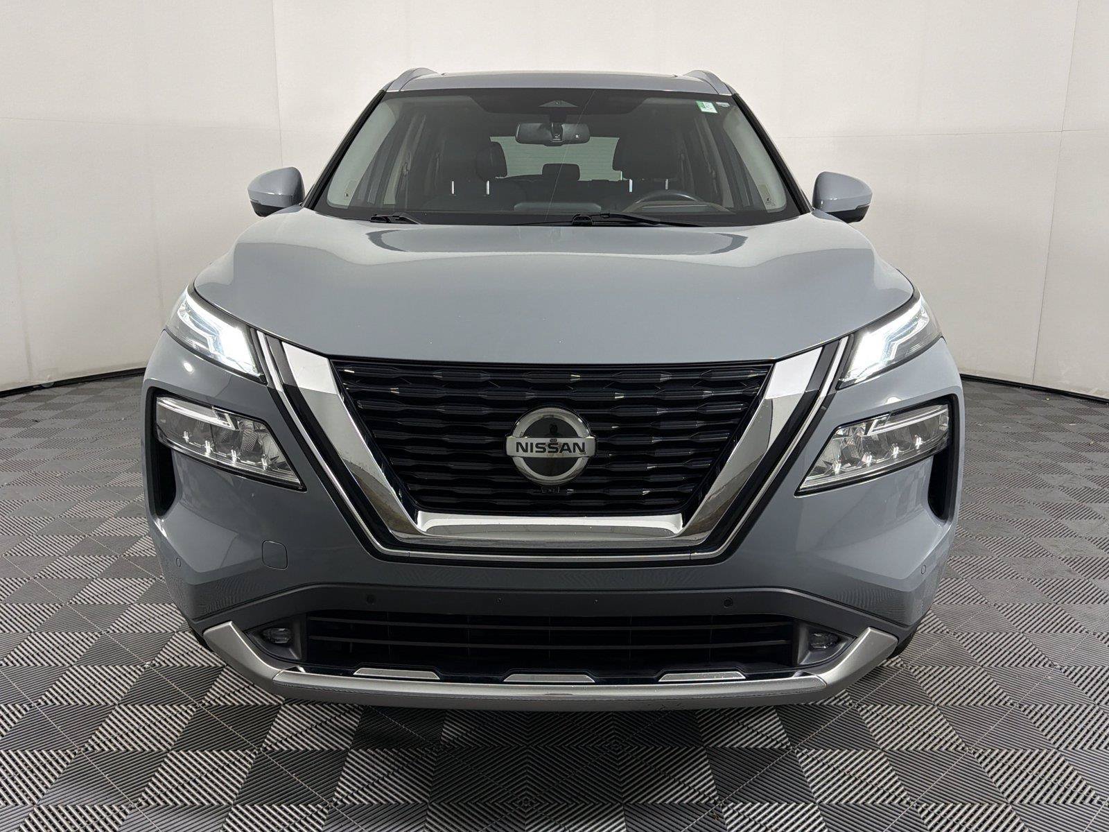 Used 2021 Nissan Rogue Platinum FWD image 2