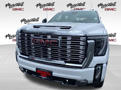 Used 2024 GMC Sierra 3500 Denali w/ Denali Reserve Package AWD/4WD image 2