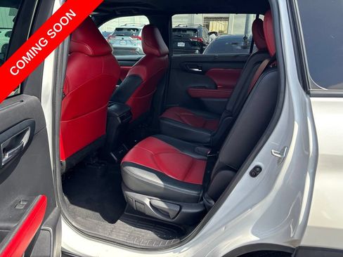 Used 2021 Toyota Highlander XSE AWD/4WD image 14