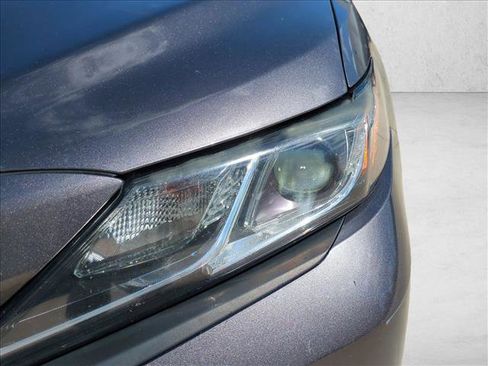 Used 2020 Toyota Camry SE FWD image 9