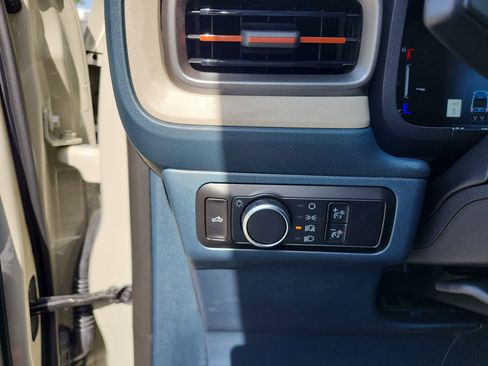 Certified 2025 Ford Maverick Lariat image 12