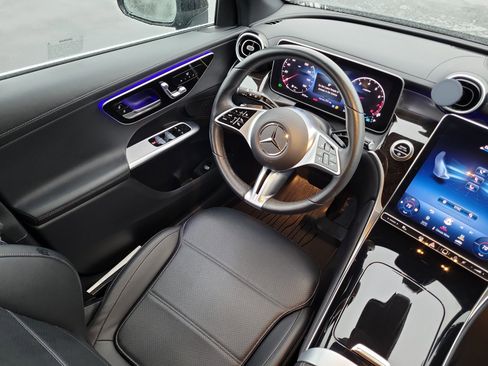 Used 2023 Mercedes-Benz GLC 300 4MATIC image 13