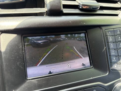Used 2017 Ford Fusion SE w/ Equipment Group 201A FWD image 16