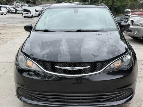 Used 2017 Chrysler Pacifica Touring FWD image 10