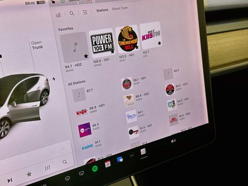 Used 2021 Tesla Model Y Long Range AWD/4WD image 19