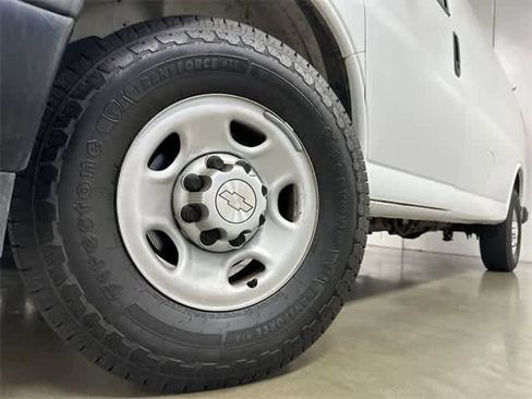 Used 2018 Chevrolet Express 2500 w/ Driver Convenience Package image 27