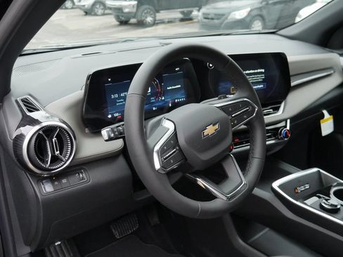 New 2026 Chevrolet Equinox LT w/ Convenience Package II FWD image 16