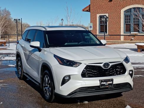 Used 2024 Toyota Highlander XLE image 8