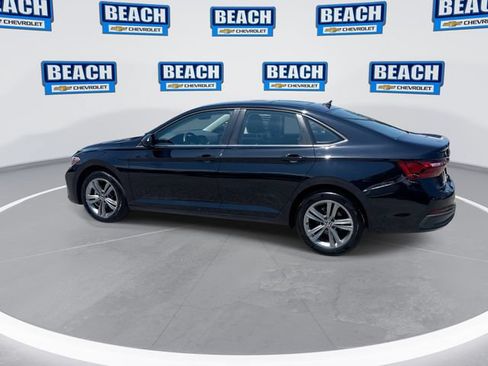 Used 2024 Volkswagen Jetta SE FWD image 5