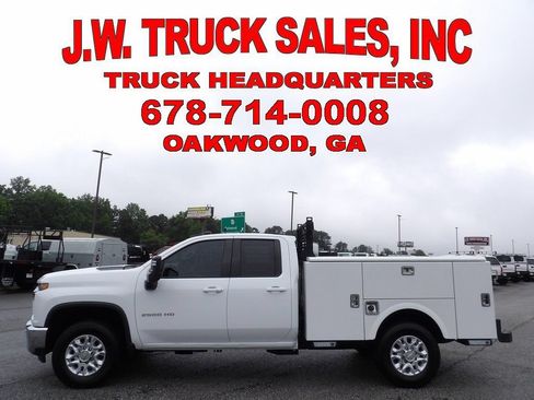 Used 2022 Chevrolet Silverado 2500 LT w/ Convenience Package AWD/4WD image 2