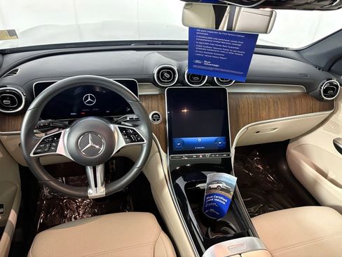 Used 2024 Mercedes-Benz GLC 300 4MATIC image 26