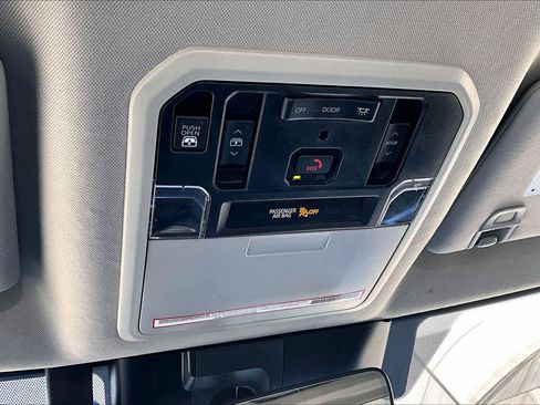 Used 2023 Toyota Tundra Limited w/ Power Package image 31