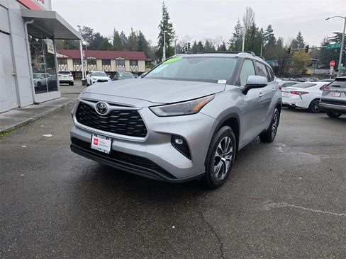 Certified 2024 Toyota Highlander LE image 3