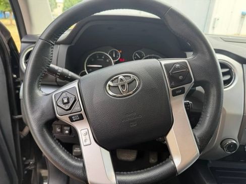 Used 2017 Toyota Tundra 4x4 CrewMax image 17