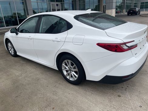 Used 2025 Toyota Camry LE w/ Convenience Package FWD image 12