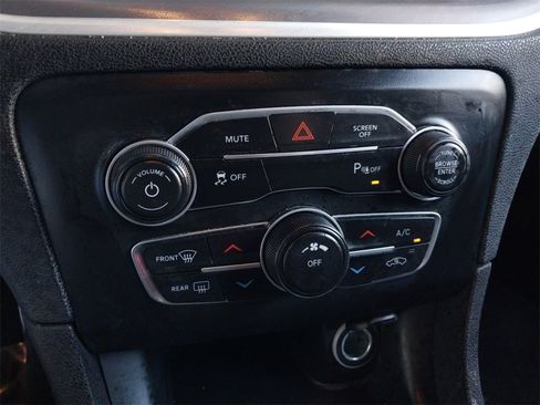 Used 2022 Dodge Charger SXT image 17