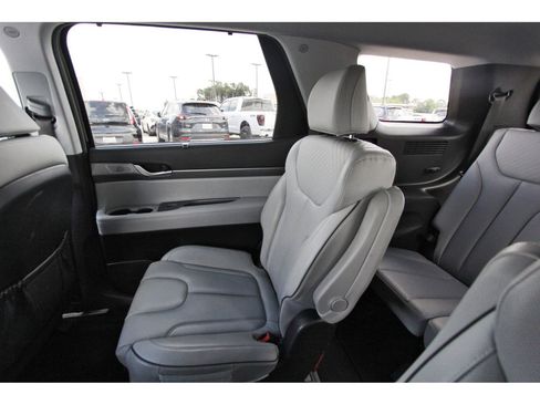 Used 2024 Hyundai Palisade SEL w/ Premium Package FWD image 14