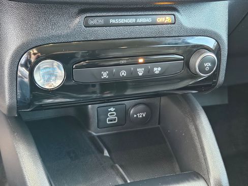 Used 2025 Ford Escape Platinum image 28