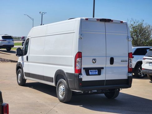 New 2026 RAM ProMaster 2500 w/ Convenience Group image 3