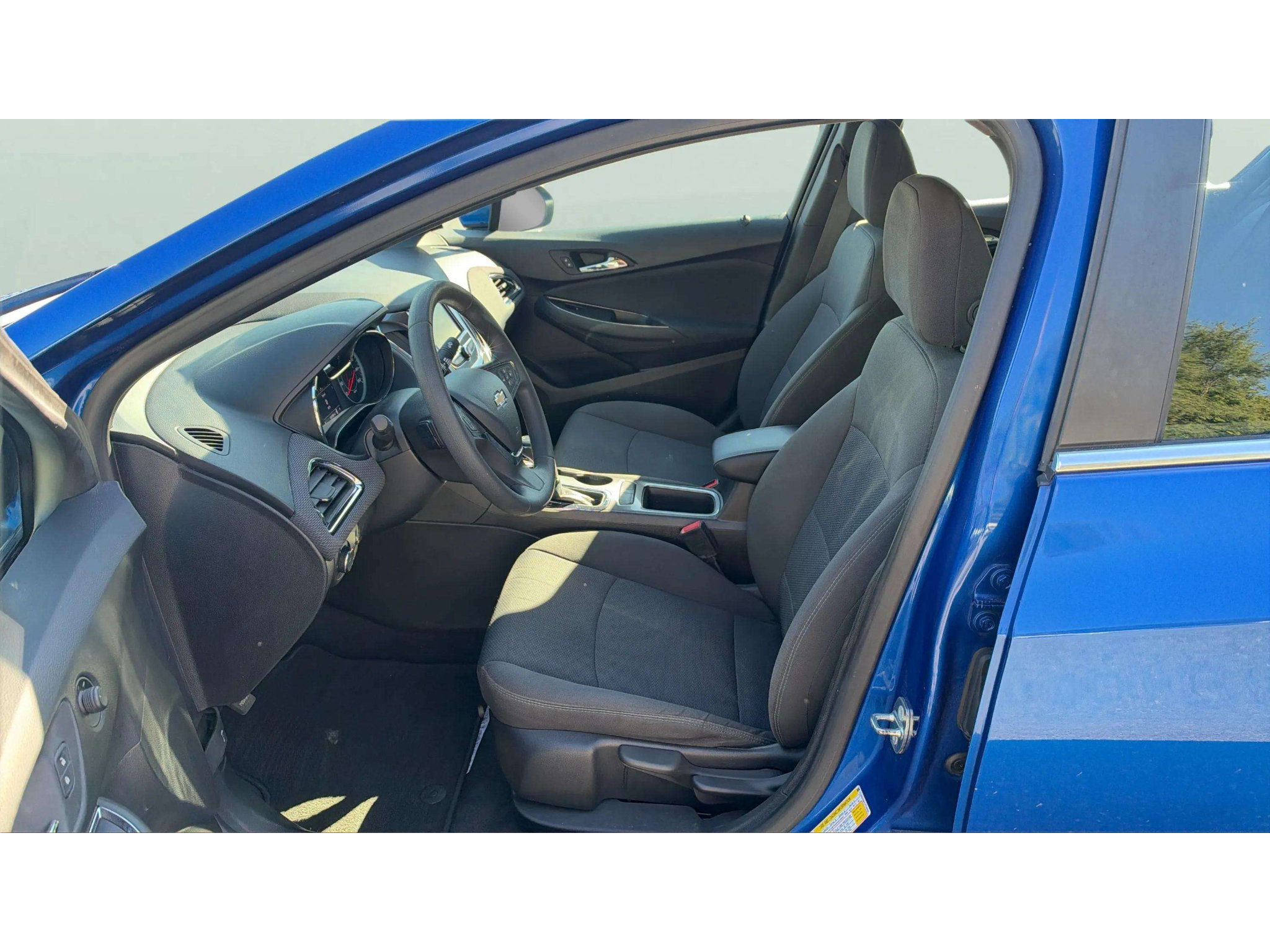 Used 2018 Chevrolet Cruze LT w/ RS Package FWD image 10